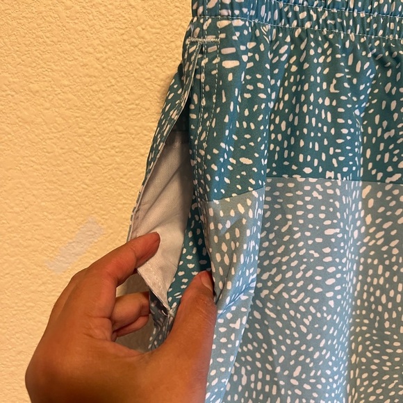 Chubbies Teal and White Patterned Swim Trunks size xxl - Picture 6 of 8